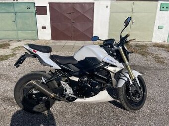 Suzuki gsr 750