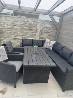 Prenájom vkusného bytu s terasou a záhradkou v centre.