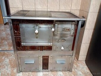 Keramická piecka na pevné palivo