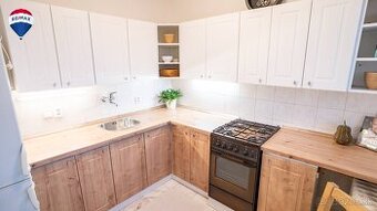 Na predaj slnečný 3-izbový byt s veľkým šatníkom a nádherným