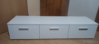 Predam peknú bielu lesklu komodu