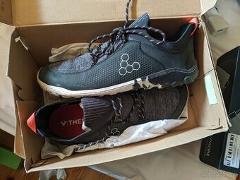 Vivobarefoot TRACKER