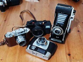 Kolekce fotoaparátů - KODAK, HALINA, FUJICA..