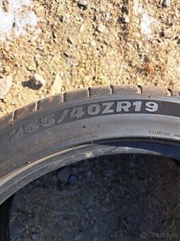 Predám pneu  255/40 r19
