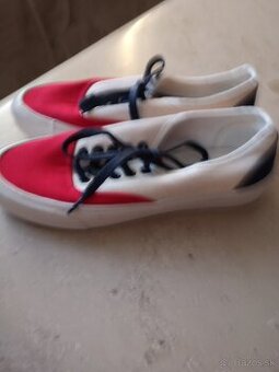 Platenky zn. Primark velkost 39