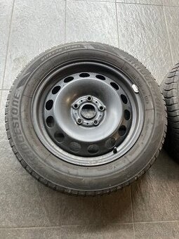Predam zimnu sadu s plechovymi diskami a rozmerom 205/60 R16