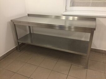 Zariadenie gastro: nerezový stôl 1700 X 600 X 83 mm