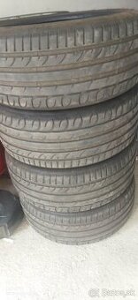 235/40 R19