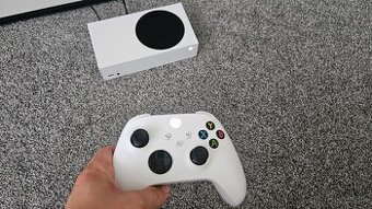 Xbox Series S 512GB - záruka, dvakrát zapnutý