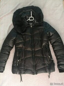 Dámska čierna zimná bunda