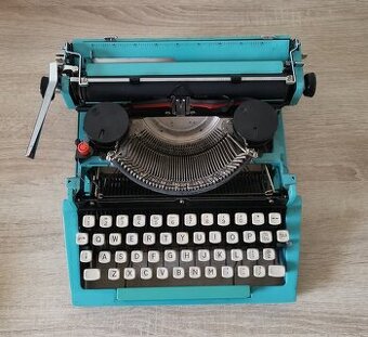 Funkčný písací stroj Remington TenForty