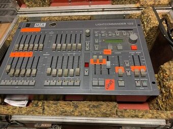 Predám svetelný mixpult MA Lightcommander 12/2