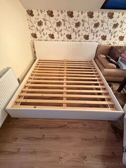 Biela manželská posteľ