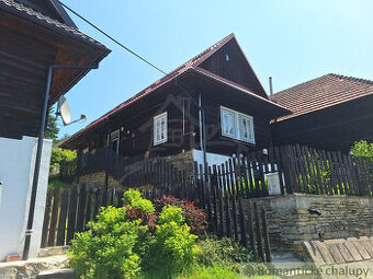 Romantická drevenica s garážou, upraveným pozemkom a teras