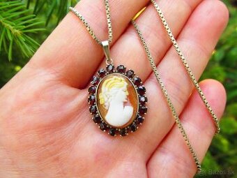 Strieborný náhrdelník Kamea a Český granát, Ag 925