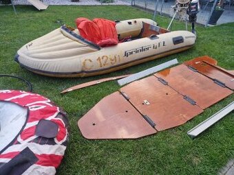 Nafukovací motorový čln