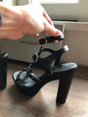 Nové kožené sandálky Wojas