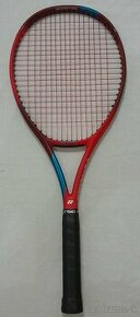 YONEX VCORE 98 305g Tango Red, 2021, grip 4, posledný kus