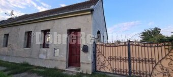 Znížená cena RD s veľkým pozemkom 2455 m2 v kľudnej časti ob
