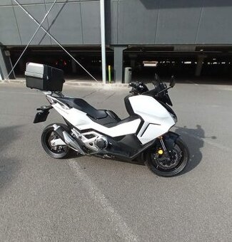 Honda Forza 750