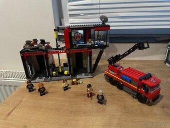 Lego city Hasičská stanica s hasičským vozidlom - 1