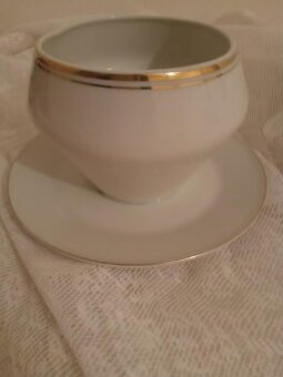 Porcelánový omáčnik