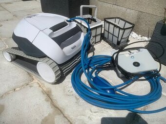 Automatický bazénový vysávač Dolphine e10
