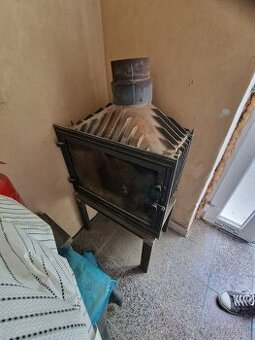 🔥 Liatinová krbová vložka – kompaktná a výkonná