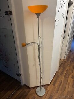 Stojacia lampa