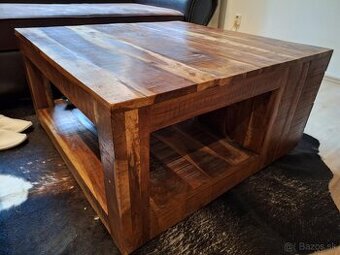 Masívny konferenčný stolík