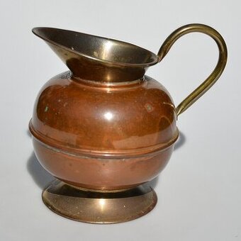 Starý anglický kovový džbán