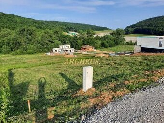 Lukratívny pozemok v skvelej lokalite - Kanaš  Slnečná štvrť