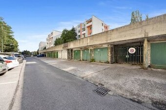 REZERVOVANÉ : Garáž v Karlovej Vsi, Adámiho ul.