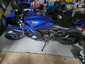Yamaha r7
