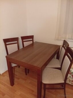 Predám jedálenský stôl so stolickami