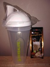 Šejker 400ml umelohmotný