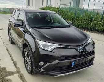 Predám Toyotu RAV4, hybrid