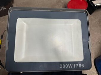 Exteriérový LED reflektor 200W