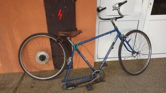 2 bicykle PREMIER a ESKA  s prehadzovačkou Favorit