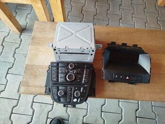 Opel Astra j Rádio CD 400