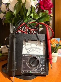 Analógový multimeter