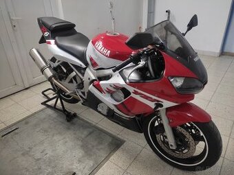 Yamaha R6