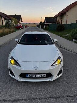Toyotu GT86 (2013 | 147 kW | len 112 000km)