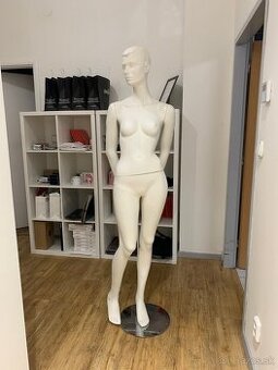 Dámska Figurína - 1