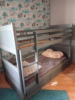 Použivaná dvojposchodová posteľ