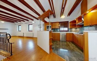 Rodinný dom s 2 bytovými jednotkami