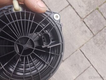 Predám madlo otvarania 5 tych dverí VW Arteon