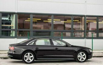 AUDI   A  8 LONG