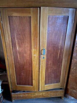 stara skrina nocne stoliky