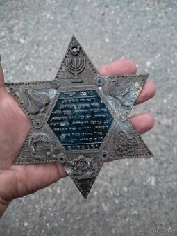 Stará židovská hviezda zozadu značená ZAVUROV